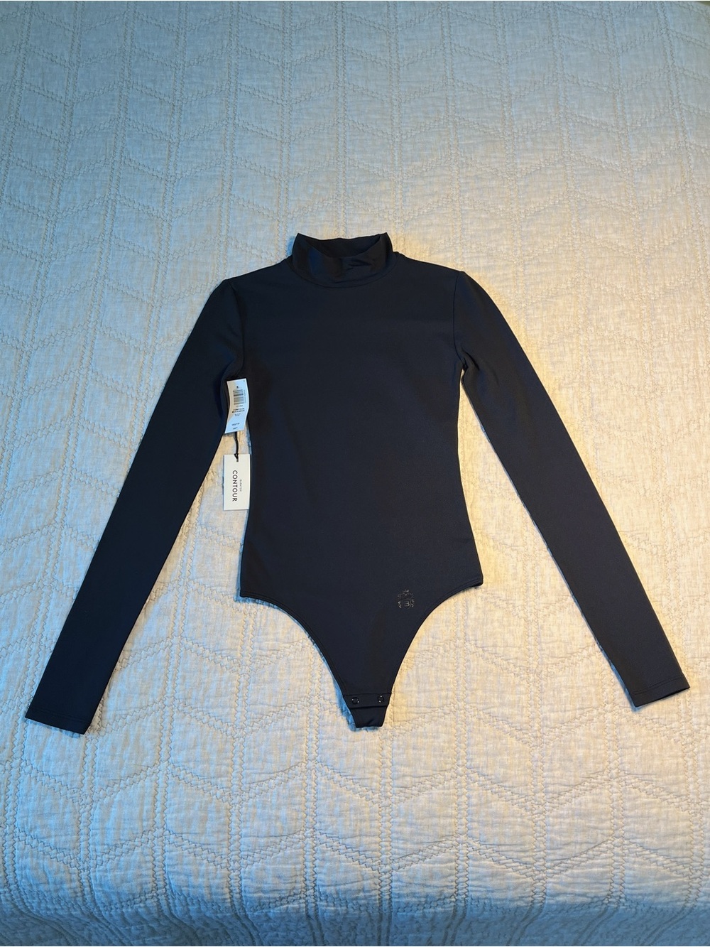 Aritzia Babaton Contour Long Sleeve Mock Neck Bodysuit in size 2XS